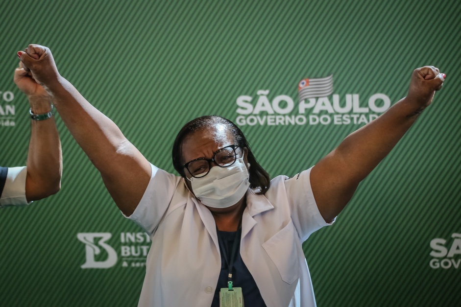 Primeira brasileira vacinada é corinthiana