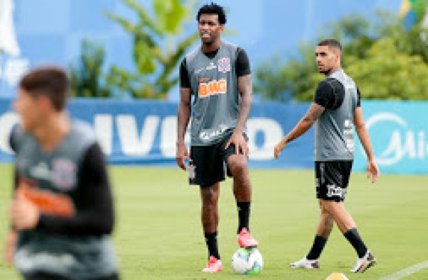 Gil e Gabriel estão suspensos para duelo de quinta-feira, em Itaquera