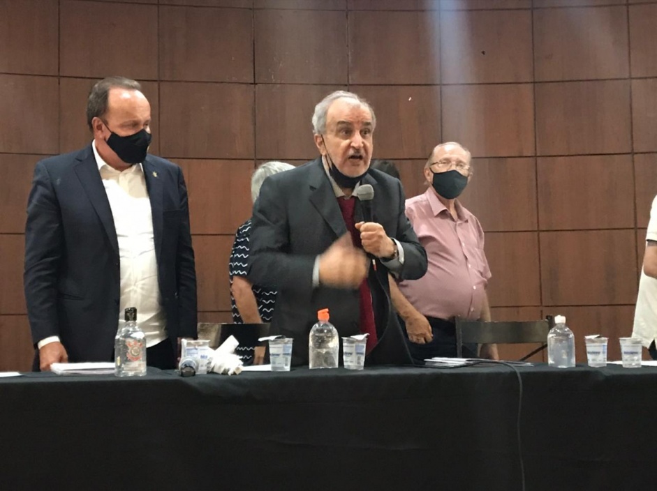 Alexandre Husni discursa após a vitória na eleição do Conselho Deliberativo