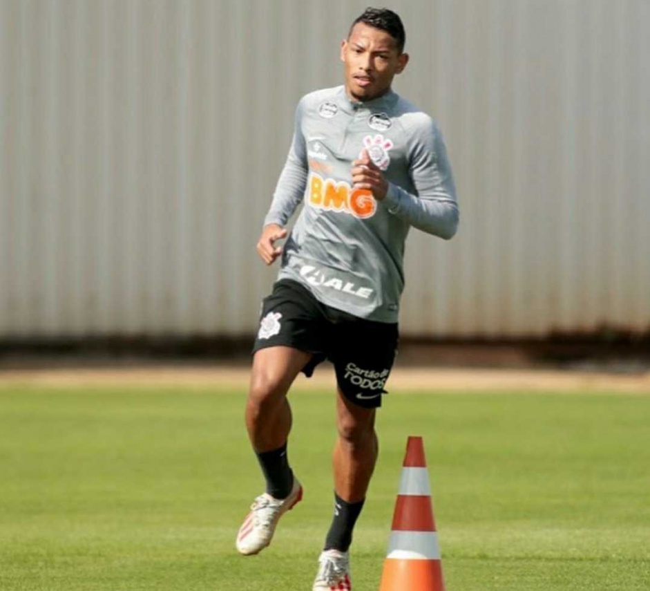 Ruan Oliveira segue se recuperando de cirurgia no joelho