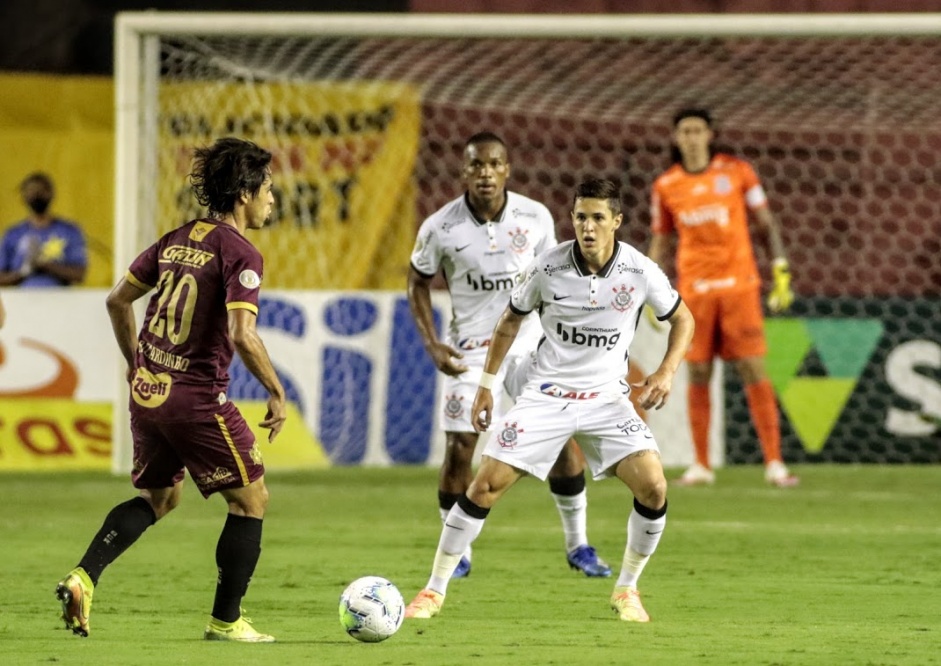 Corinthians e Sport se enfrentam na noite desta quinta-feira