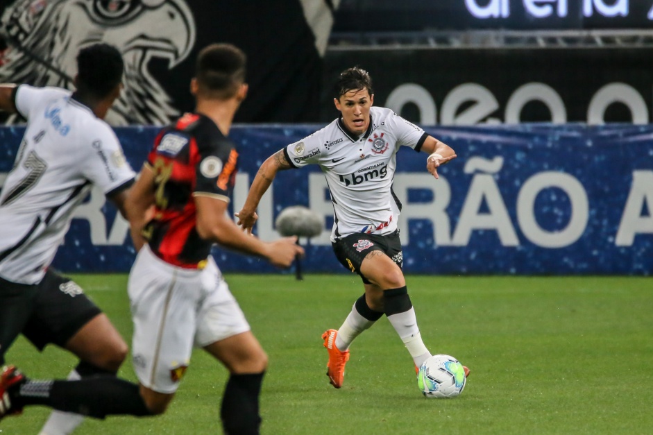 Mateus Vital marcou o segundo gol da vitória por 3 a 0 do Corinthians nesta quinta-feira