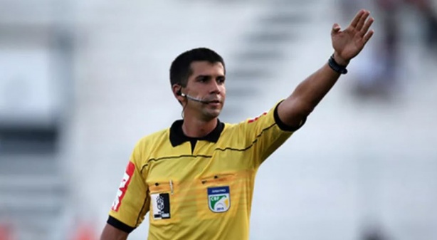 �rbitro vai para o seu nono jogo do Corinthians na hist�ria