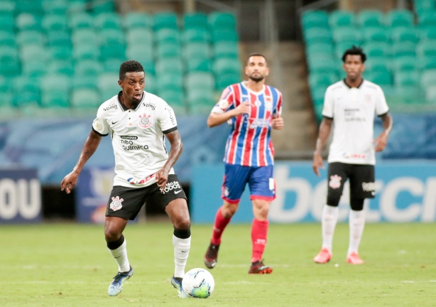 Cafu volta a atuar pelo Corinthians em derrota para o Bahia