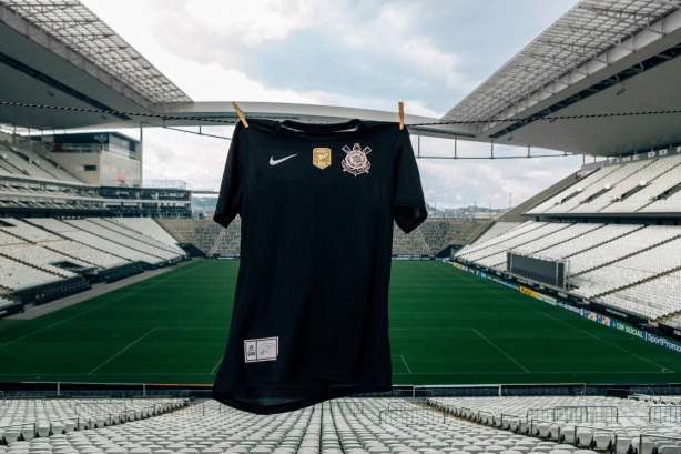 cassio camisa preta