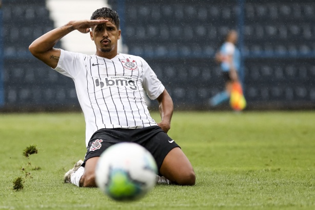 Daniel Penha marcou tr�s gols pelo Corinthians