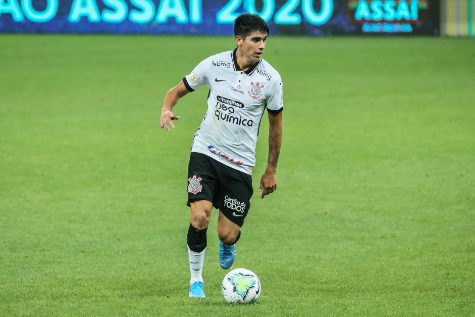 Araos volta a ser titular do Corinthians no Campeonato Brasileiro