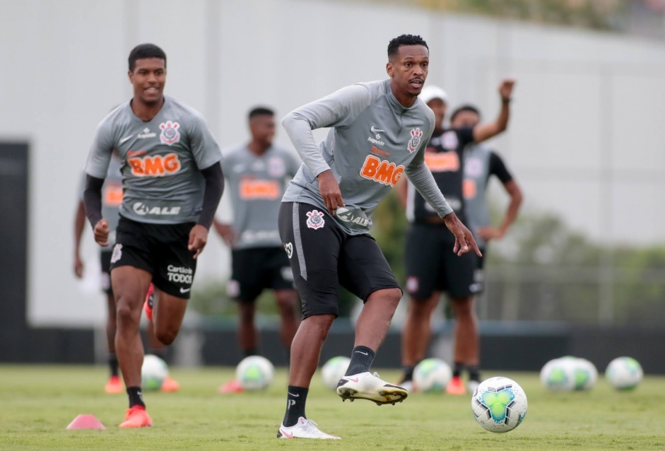 J e Lo Natel disputam vaga de titular no ataque do Corinthians