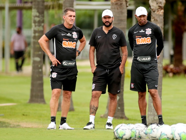 Mancini e Danilo acompanharam o coletivo dos jogadores de perto