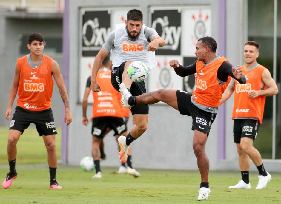 Corinthians segue preparação com treino de pressão e jogo em espaço reduzido; veja provável time