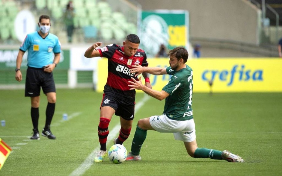 Guilherme Bala atuou pelo Flamengo em partida contra o Palmeiras, no Allianz Parque