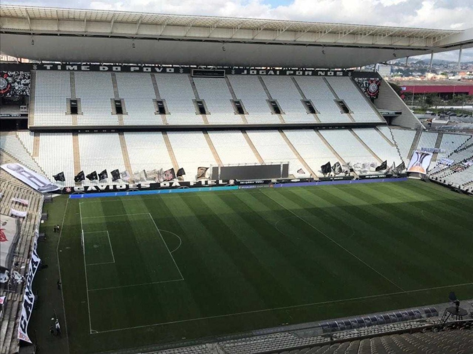 Neo Qumica Arena passou por um "reposicionamento" das bandeiras do Mundial nesta quarta
