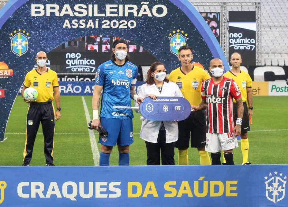 Cssio representou o Corinthians na entrega da ambulncia em jogo contra o So Paulo