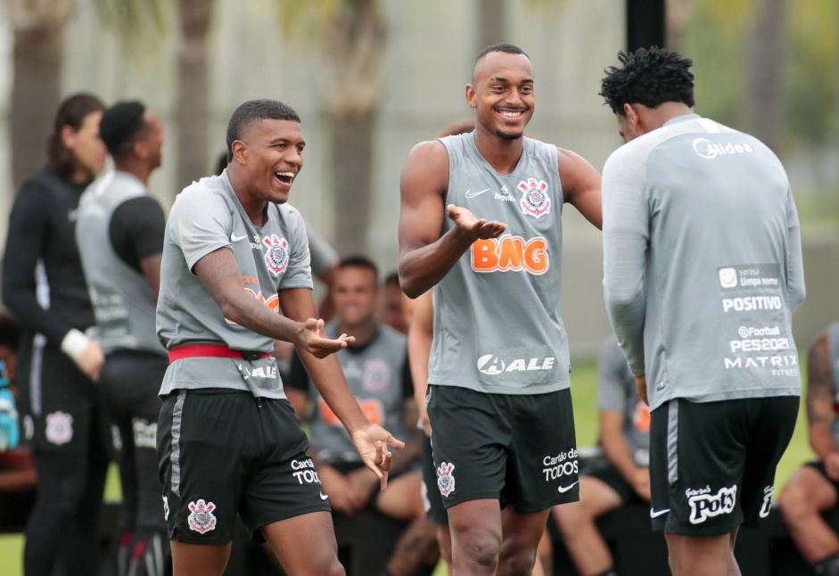 Lo Natel marcou o nico gol corinthiano na derrota para o Flamengo