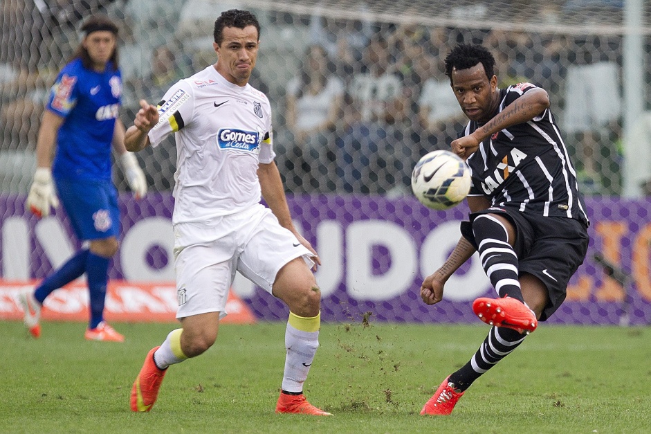 Gil marcou o gol do Corinthians na ltima vitria do Timo diante do Santos na Vila Belmiro