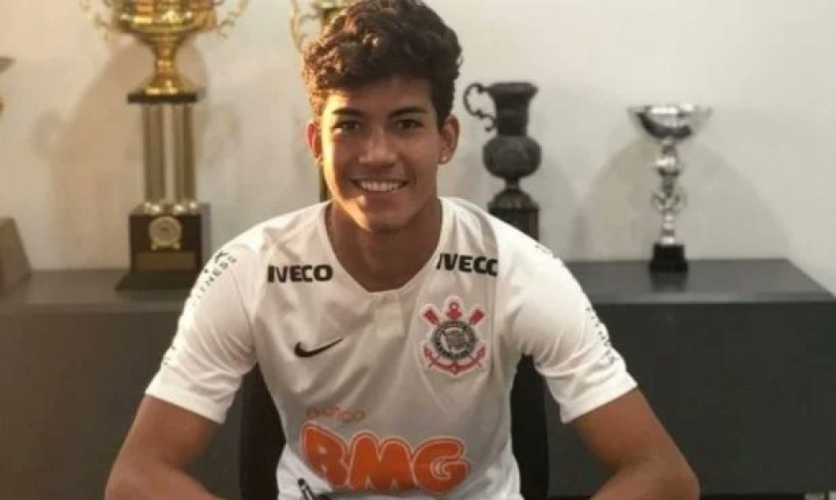 Artur Cassiano voltou ao Vila Nova aps defender o Corinthians por emprstimos nas ltimas duas temporadas