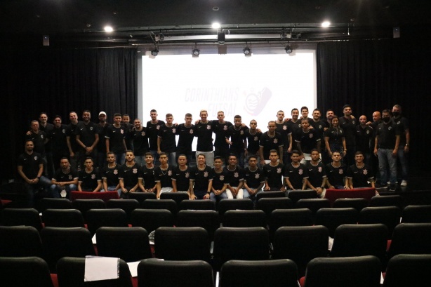 Jogadores do Sub-18 e Sub-20 do Corinthians Futsal voltam aos treinos nesta sexta-feira