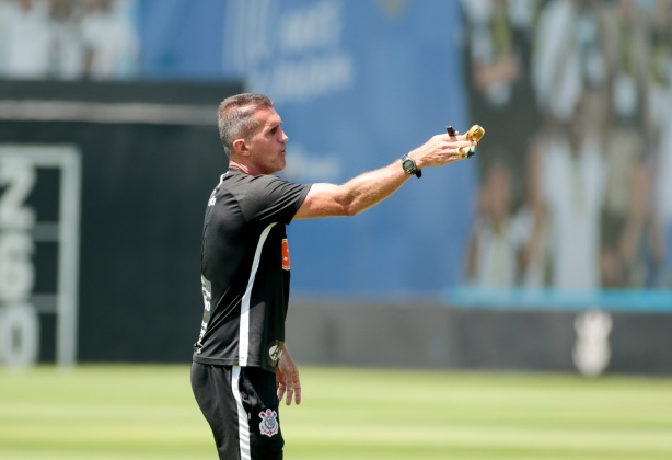Vagner Mancini comandou treino no CT Joaquim Grava nesta sexta-feira
