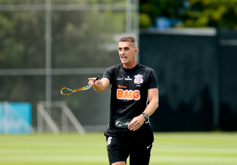 Corinthians chegou a quatro jogos sem vitria na tarde deste domingo