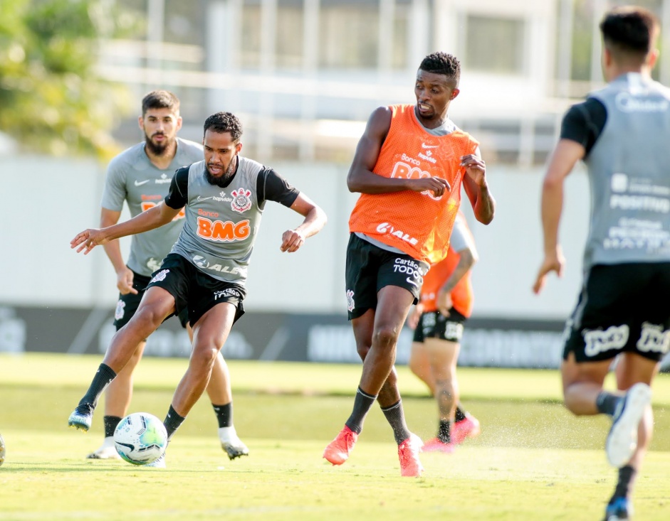 Everaldo e Jonathan Cafu foram dois dos listados pela torcida para deixar o Corinthians na temporada de 2021