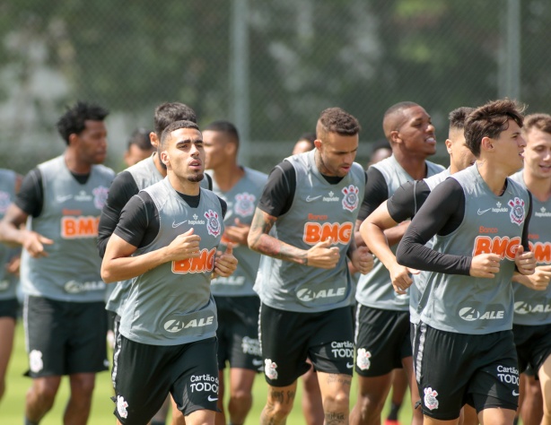 Elenco do Corinthians volta ao CT Joaquim Grava na manh� desta segunda-feira