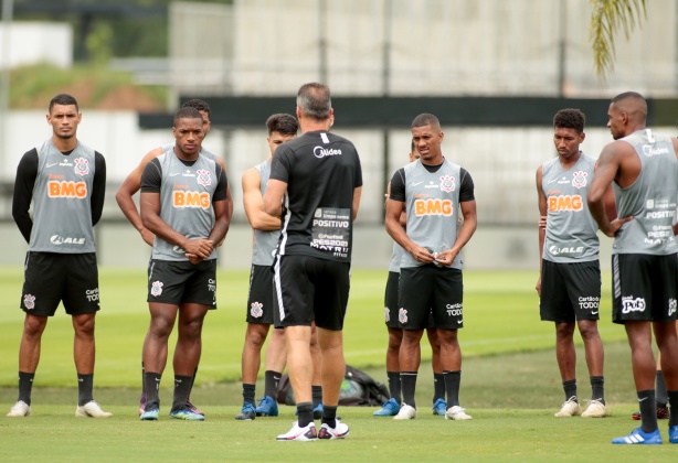 Mancini sabe que terá de trabalhar com jovens em seu elenco na temporada 2021; clube quer reduzir os gastos