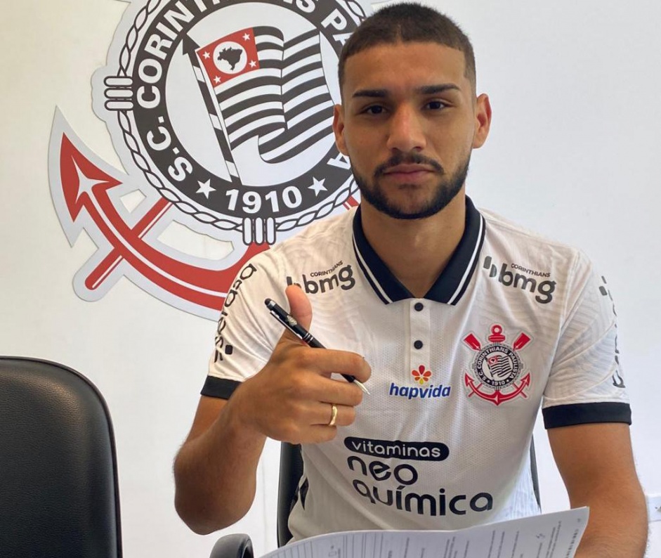 Atacante assinou em definitivo pelo Corinthians por duas temporadas