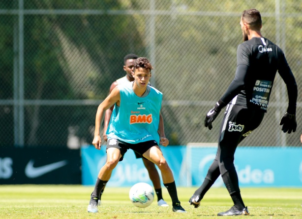 Matheus Araújo é um dos jovens integrados aos treinos do profissional