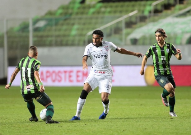 Éderson em ação contra o América-MG, nas oitavas de final da Copa do Brasil