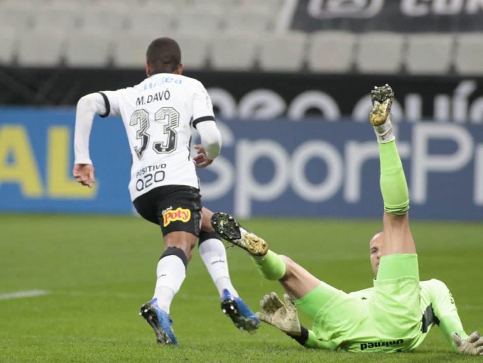 No primeiro turno do Brasileiro 2020, o Corinthians venceu o Internacional com um gol de Dav