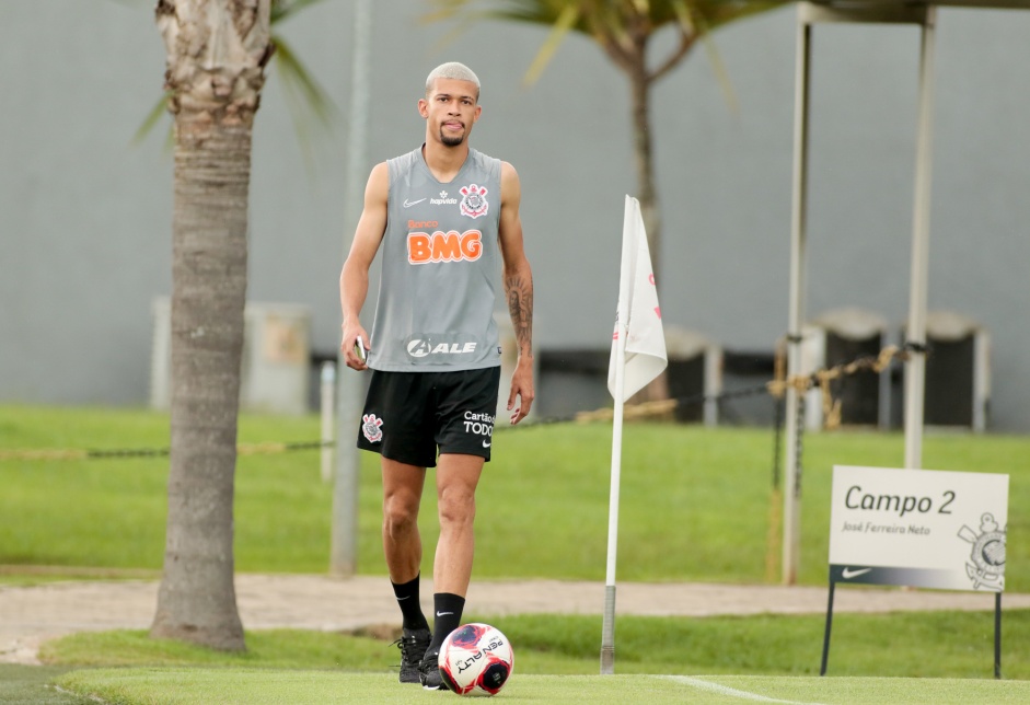 Joo Victor retornou ao Corinthians nesta segunda-feira aps ser campeo com o Atltico-GO