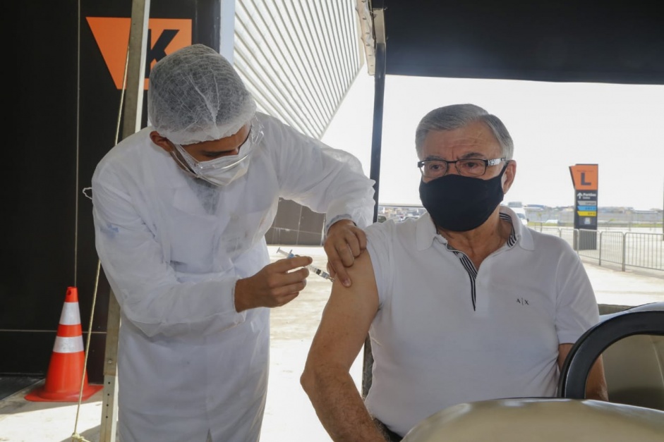 Vice-presidente do Corinthians, Elie Werdo, de 80 anos, fez parte da campanha de vacinao nesta segunda-feira