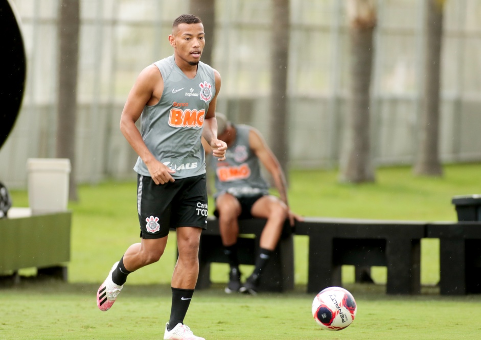 Ruan Oliveira já treina com bola no CT e tenta voltar aos poucos ao time profissional