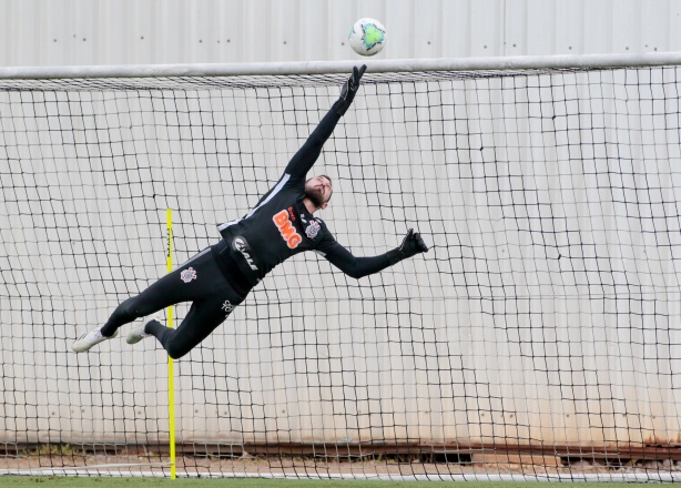 Walter, que chegou ao Corinthians em 2013. deixará o clube com 91 jogos, 73 gols tomados e seis títulos