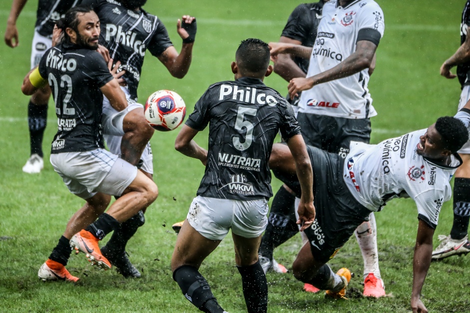 Corinthians se posicionou sobre situação do gramado durante duelo contra Ponte Preta