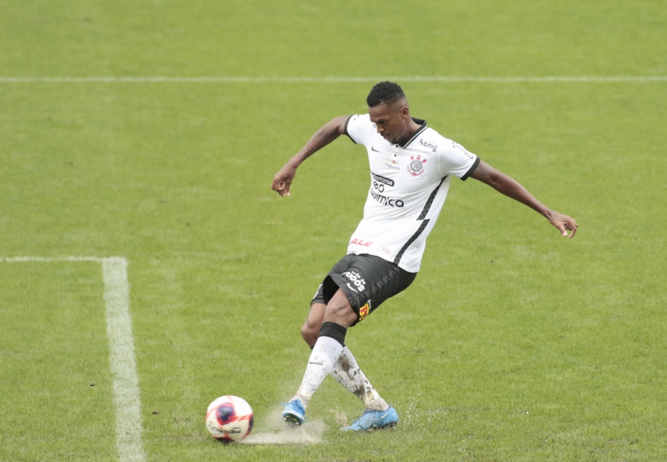 Jô foi revelado pelo Corinthians e marcou o segundo gol da partida contra a Ponte Preta
