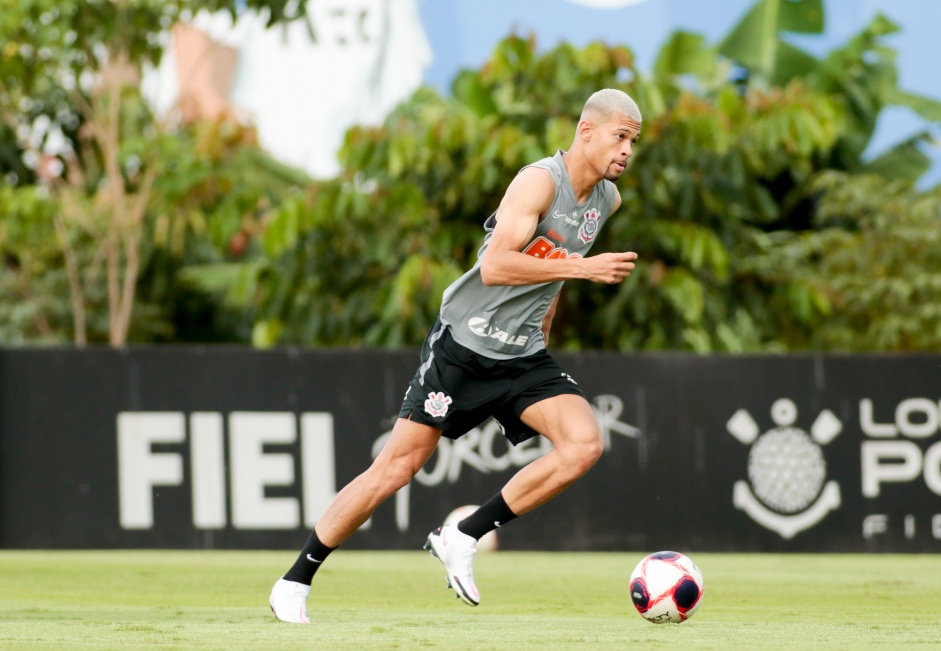 De volta ao Corinthians após empréstimo ao Atlético-GO, João Victor comemorou a estreia pelo Timão