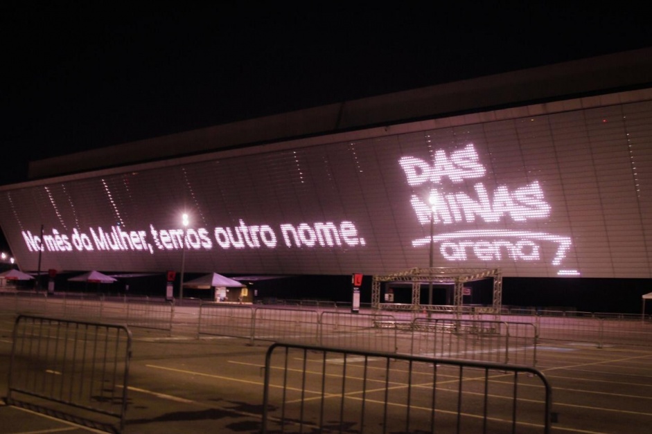 Estádio transmitiu uma mensagem em homenagem ao Dia Internacional da Mulher