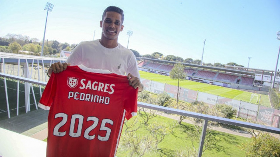 Pedrinho assinou com o Benfica-POR at 2025; Corinthians vendeu o prata da casa, mas a torcida ainda no se sabe se o dinheiro foi recebido pelo clube