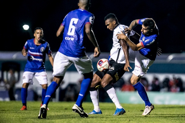 Jogo passou longe de empolgar quem acompanhou os quase 100 minutos de bola rolando