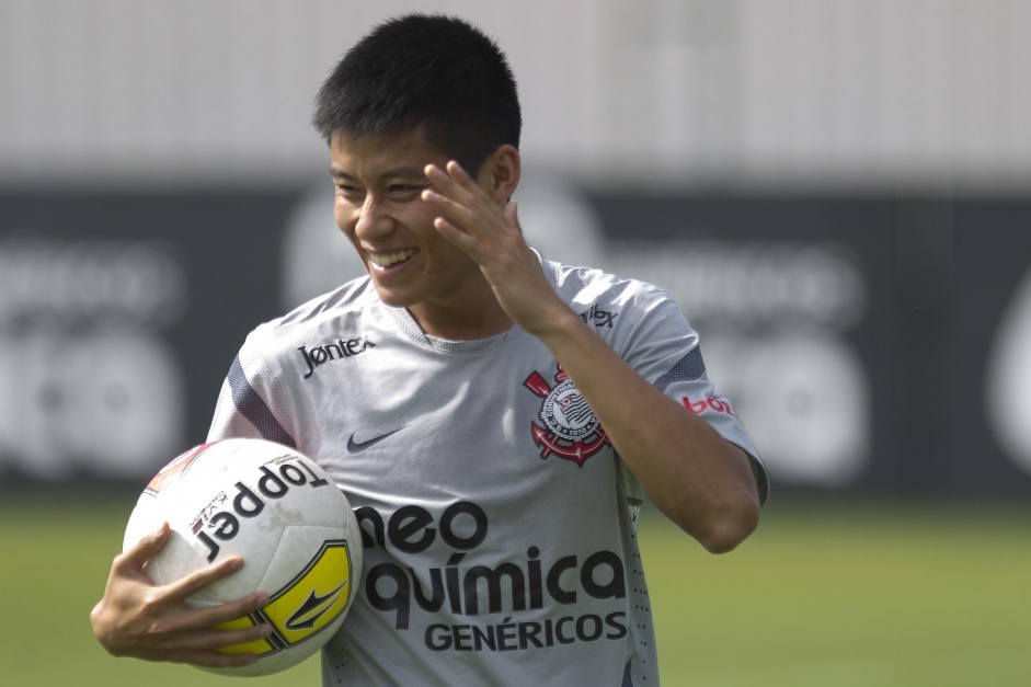 Corinthians comemora aniversário de Zizao, primeiro chinês a defender o clube
