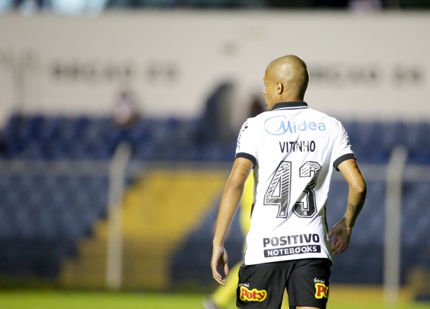 Jogador entrou em campo como profissional pela primeira vez