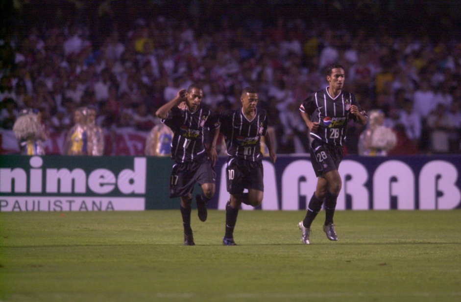 Corinthians deu primeiro passo para garantir o caneco do Paulistod e 2003 h exatos 18 anos