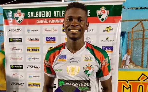Zagueiro Leozão tem quatro gols em cinco jogos e representa perigo pelo alto