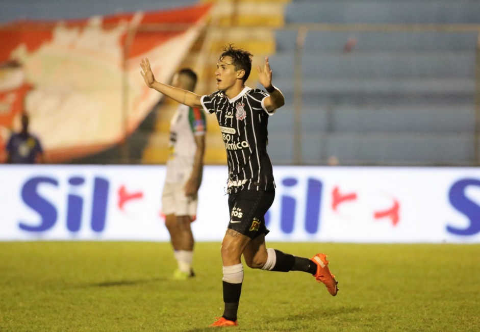 Mateus Vital chegou a 12 gols pelo Corinthians
