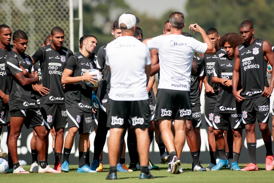 Sem baixas por Covid-19 pela primeira vez em 20 dias, Mancini comanda treino no CT do Corinthians