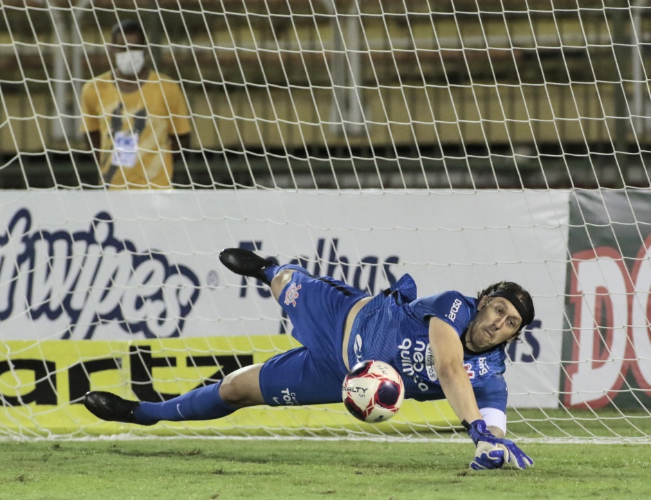 Cássio defende 22º pênalti pelo Corinthians e encosta em Ronaldo por  recorde - Lance!