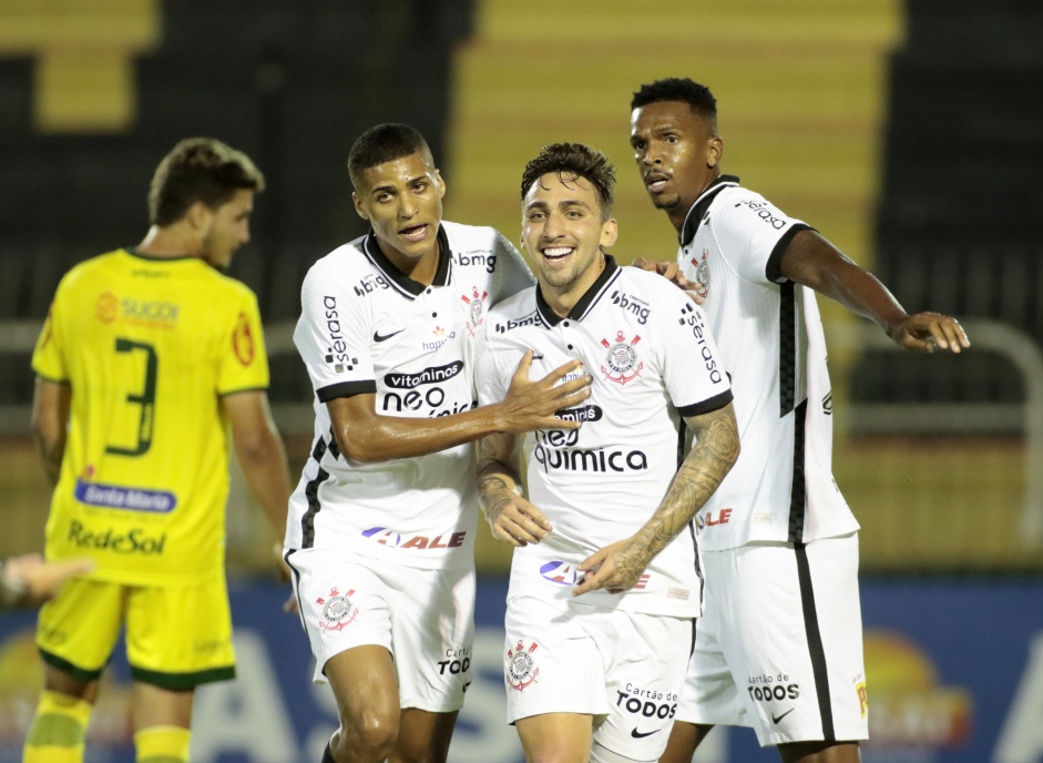 Corinthians venceu com gol de honra marcado por Gustavo Mosquito