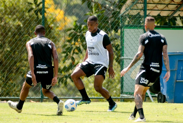 Após cirurgia, Lucas Piton pode voltar aos treinos no Corinthians