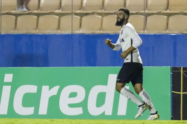 Vinicius Del'Amore foi campe�o da Copinha 2017 pelo Corinthians; zagueiro agora defende o Retr�-PE